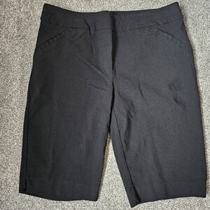 9/10 Reitmans Black Stretch Bermuda Shorts 12" Inseam